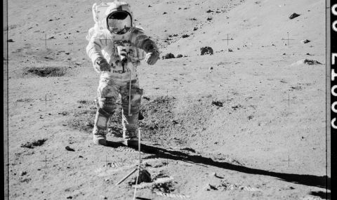 Лунен камък, донесен от "Аполо 17", разкри точната възраст на Луната - 1