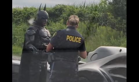 Полиция спря Батман за шофиране с превишена скорост (ВИДЕО) - 1
