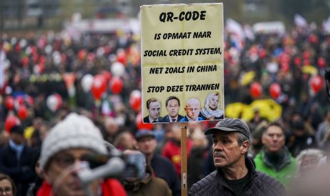 Хиляди в Австрия и Нидерландия протестират срещу COVID мерките - 1