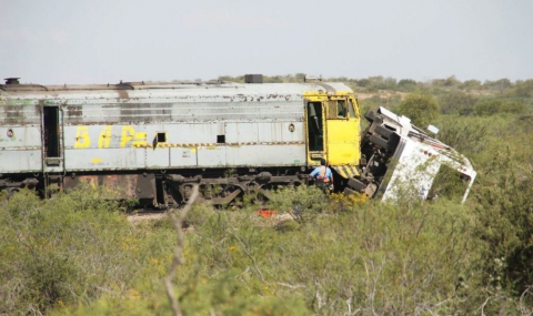 Осем убити при катастрофа с автобус в Аржентина - 1
