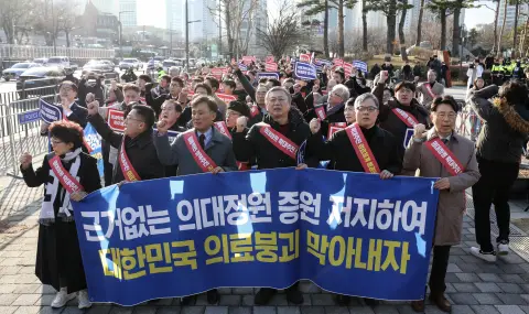 Южна Корея към протестиращите лекари: Прекратете стачката или ще ви отнемем лиценза  - 1