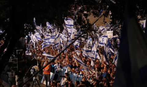 Хиляди привърженици на Нетаняху подкрепиха съдебната реформа на митинг в Йерусалим - 1