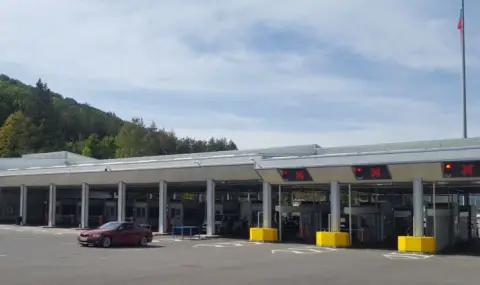 Heavy traffic of cars at the Kalotina and Kapitan Andreevo border checkpoints  - 1