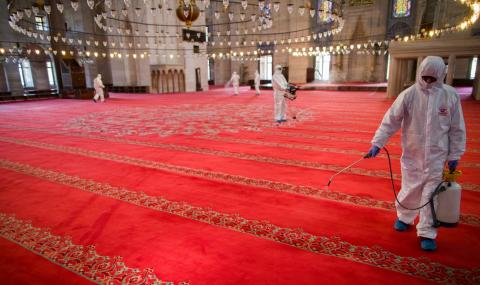 Джамиите в Турция отварят за петъчната молитва - 1
