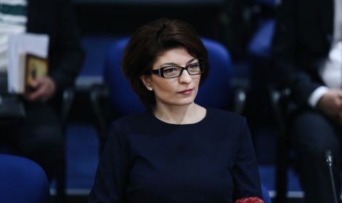 Десислава Атанасова: Това е най-слабото правителство в историята - 1
