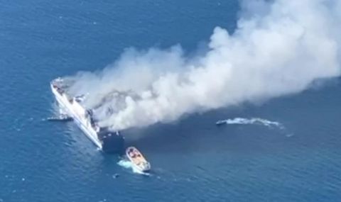Правителството организира щаб за инцидента с ферибота край Корфу  - 1