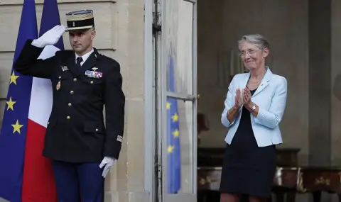 Знаково оттегляне в Париж! Премиерът на Франция Елизабет Борн хвърли оставка, президентът Еманюел Макрон я прие - 1