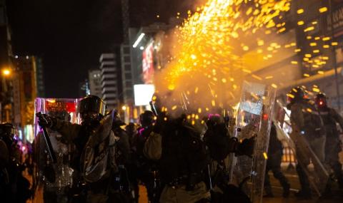 Безсънна нощ в Хонконг, протестите не стихват - 1