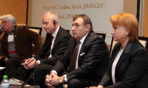 КНСБ оттегля хората си от работната група към МС - 1