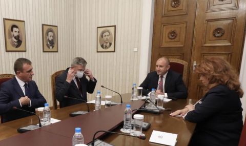 Радев продължава срещите с партиите от парламента - 1