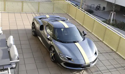 Собственик паркира Ferrari-то си на балкона, но... - 1