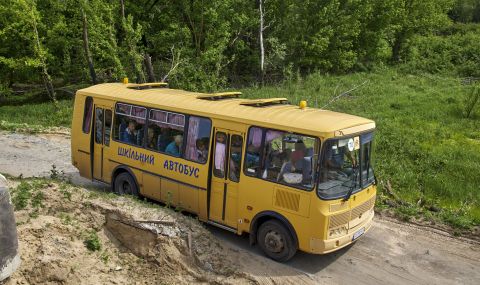 ЕС призовава за даряване на училищни автобуси на Украйна - 1