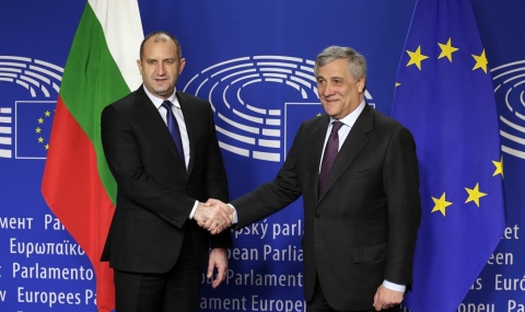 Радев: Сигурността на Европа започва от границите на България - 1