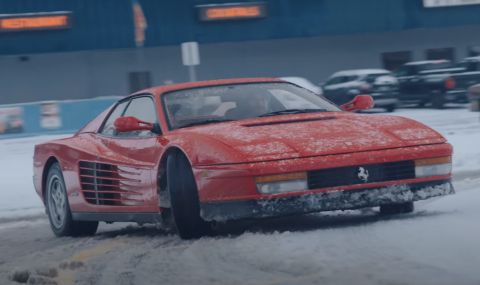 Собственик на класическо Ferrari не се страхува да го "изцапа" в снега (ВИДЕО) - 1