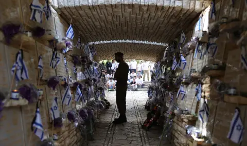 Израел почете жертвите на нападението на „Хамас“ с минута мълчание - 1