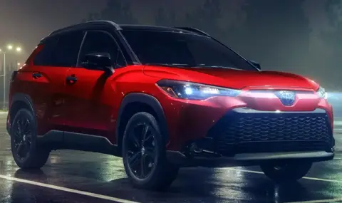 Toyota crossovers began to be painted in the characteristic color of Mazda - 1