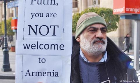 Изоставен и от своите: Путин е нежелан в Армения - 1