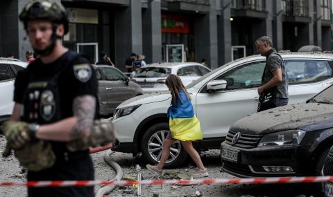 Две руски ракети поразиха оживен район в центъра на Краматорск - 1