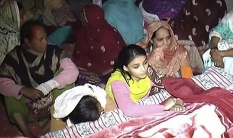 Отровен алкохол уби 32-ма души за Коледа в Пакистан - 1