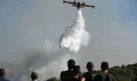 Жегата уби още двама в Испания, турски лесничей загина в борба с огъня край Измир - 1