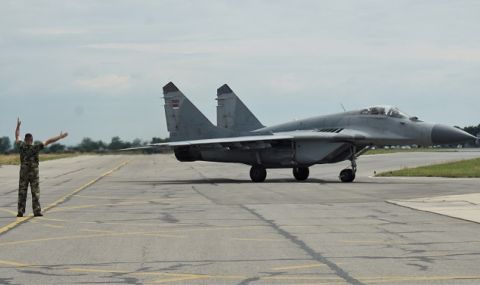 АСБ: Пак наливат пари на Русия за ремонт на МиГ-овете - 1
