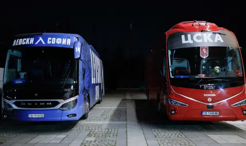 Автобусите на Левски и ЦСКА строени един до друг в специална роля - 1