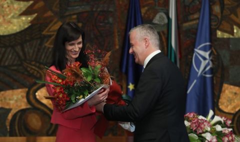 Мария Габриел пое поста външен министър от Иван Кондов - 1