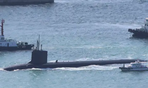 Американска подводница с крилати ракети акостира за първи път в Исландия - 1