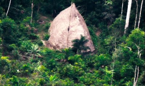 Дрон засне уникално племе в Амазония - 1