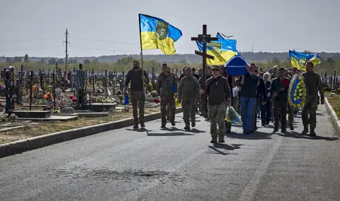 FT: Украйна е изправена пред най-мрачния си час, армията иска преговори с Путин - 1