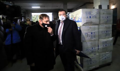 Здравният министър: Осигурени са 1 200 000 антигенни теста, рано е да разхлабваме мерките - 1