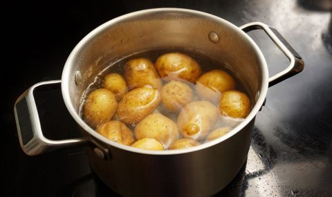 Не изхвърляйте водата от варените картофи, крие лечебни свойства - 1