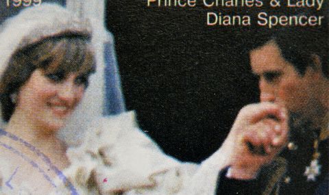 Продадоха на търг парче от сватбената торта на принцеса Даяна и принц Чарлз - 1