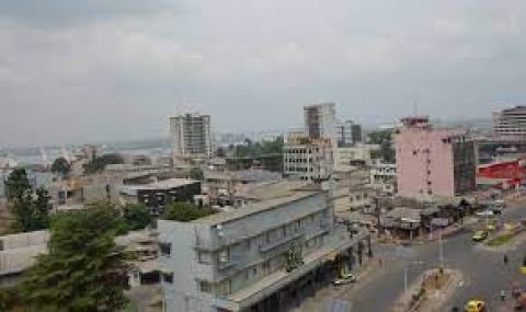 Поне 12 жертви след рухване на сграда в Камерун - 1
