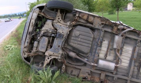 Шофьор загина край Гълъбово, преобръщайки лек автомобил с висока скорост - 1