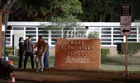 Стрелба в САЩ: 19 деца бяха убити в начално училище в Тексас - 1