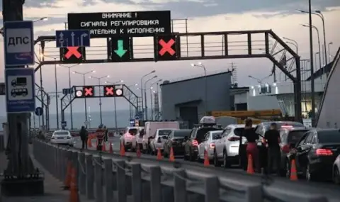 „Росавиация“ блокира седем летища, Кримският мост прекара нощта под пълна блокада