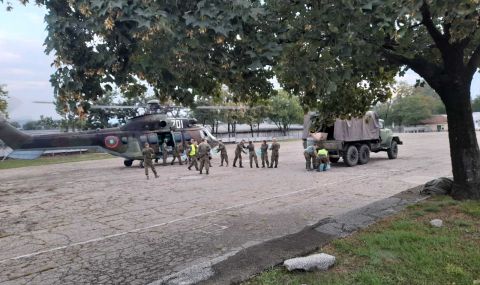 Военни се опитват да осигурят достъп до всички населени места в Карловско (СНИМКИ) - 1