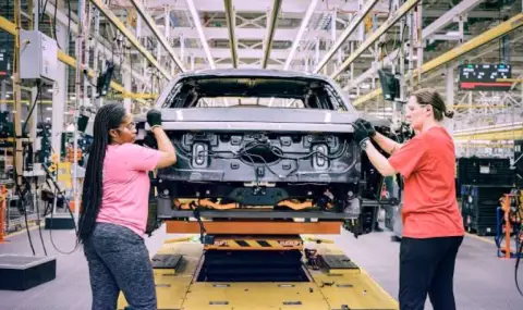 Ford върна на работа 350 инженери, малко след като ги "смени" с изкуствен интелект - 1