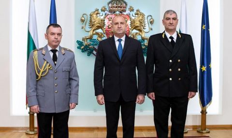Президентът удостои с пагони новите директори на "Военна полиция" и "Военно разузнаване" - 1