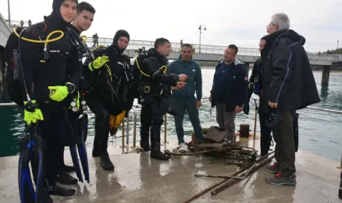 Водолази извадиха гуми, телефони и касов апарат край Моста - 1