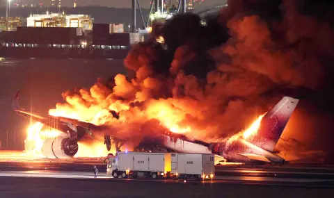 При кацане на летище "Ханеда" в Токио самолет на "Джапан Еърлайнс" се е запалил - 1