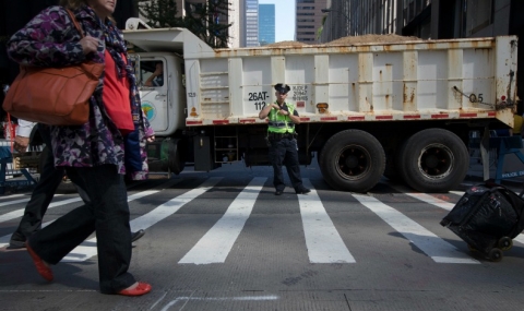 Камиони с пясък срещу заплахите в Ню Йорк - 1