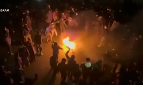 Iran Protests Continue Despite Communications Blackout - 1