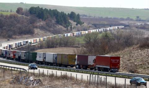 Опашки от ТИР-ове се вият на "Капитан Андреево" - 1