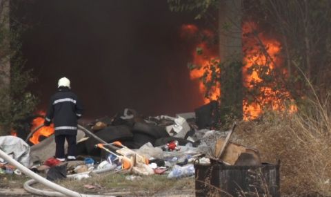 Гори сметище за строителни отпадъци - 1