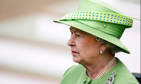 Внучката на кралица Елизабет II работи като касиерка в градински център - 1