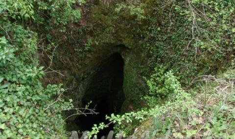 Мъж почина при спускане в дълбока дупка в Търговищко - 1