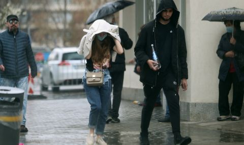 Бурите продължават: Опасно време на места и утре - 1