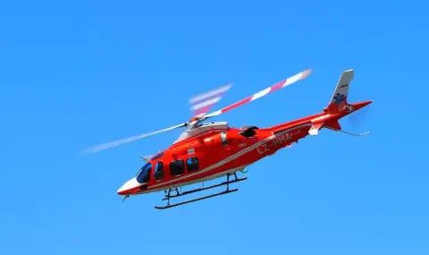 Медицинският хеликоптер транспортира 19-годишен младеж в тежко състояние - 1